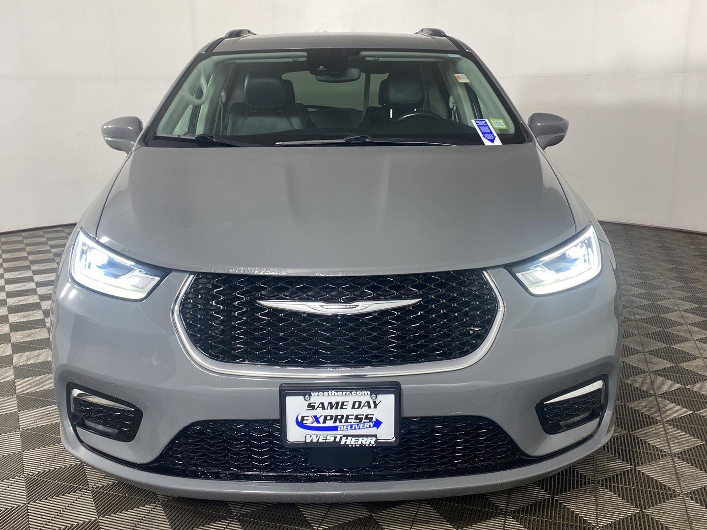 Used 2021 Ceramic Gray Clearcoat Chrysler Touring L AWD image 7