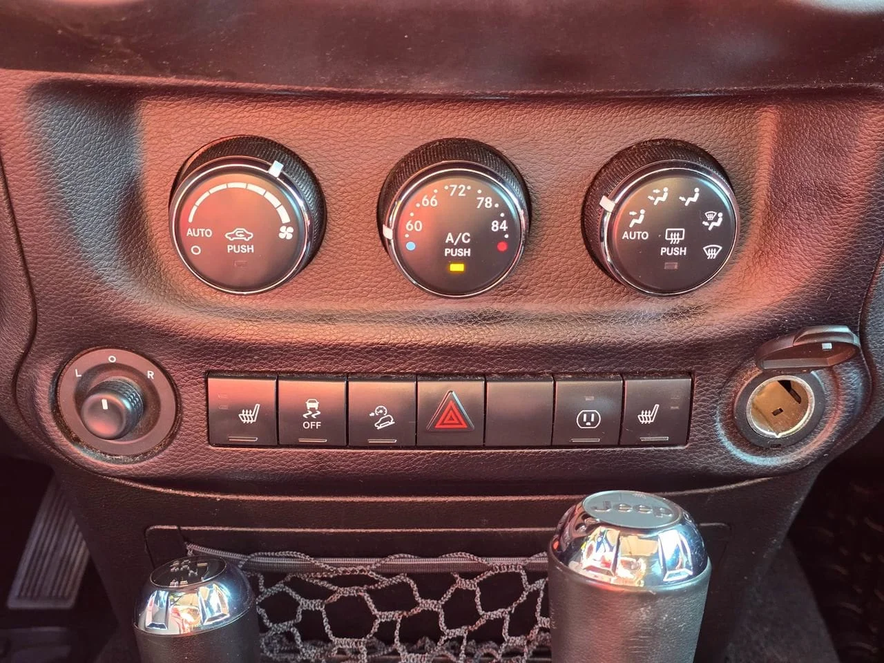 Used 2016 Black Jeep Sahara image 17