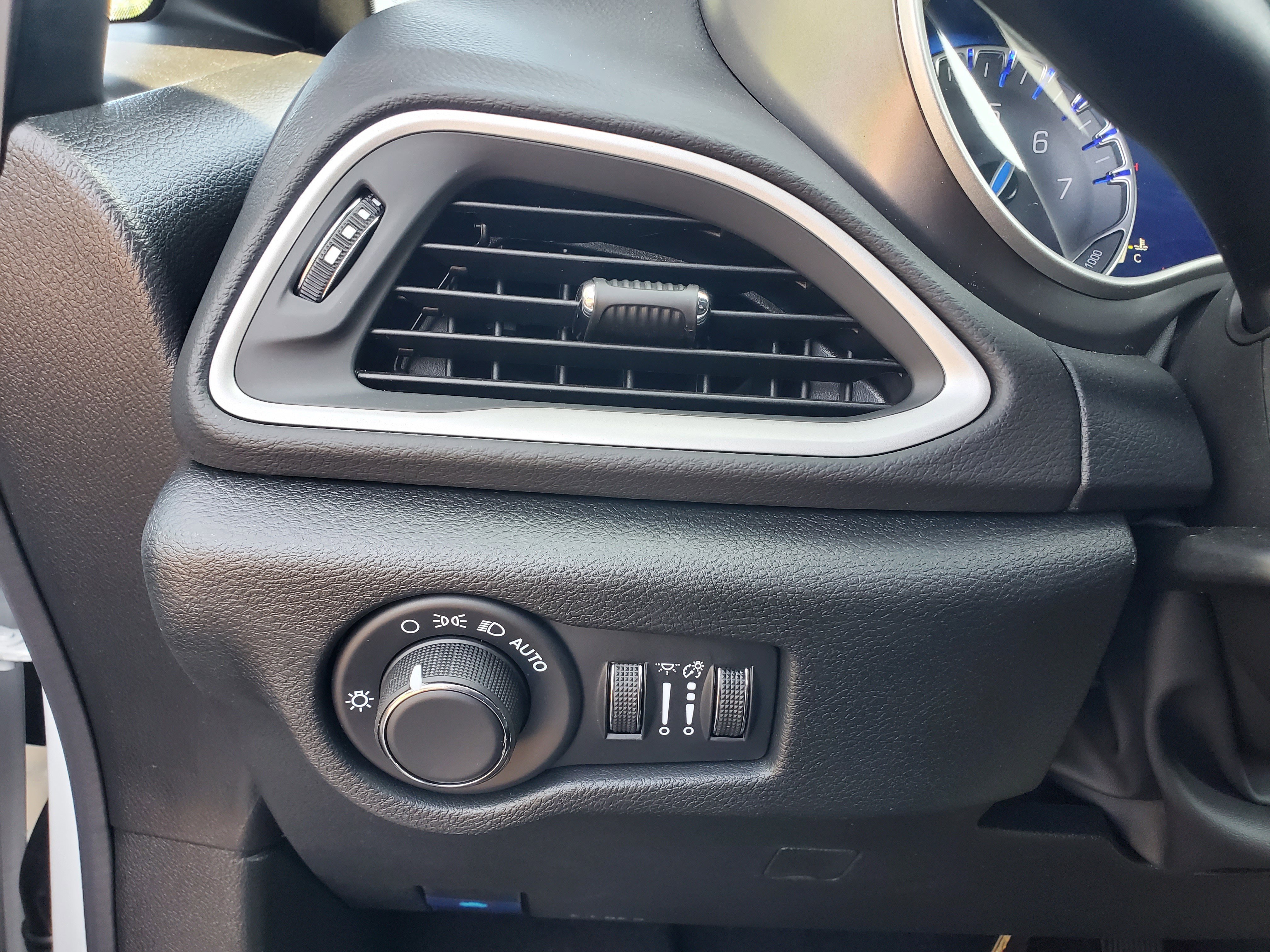 2026 Chrysler Voyager LX - Photo 26