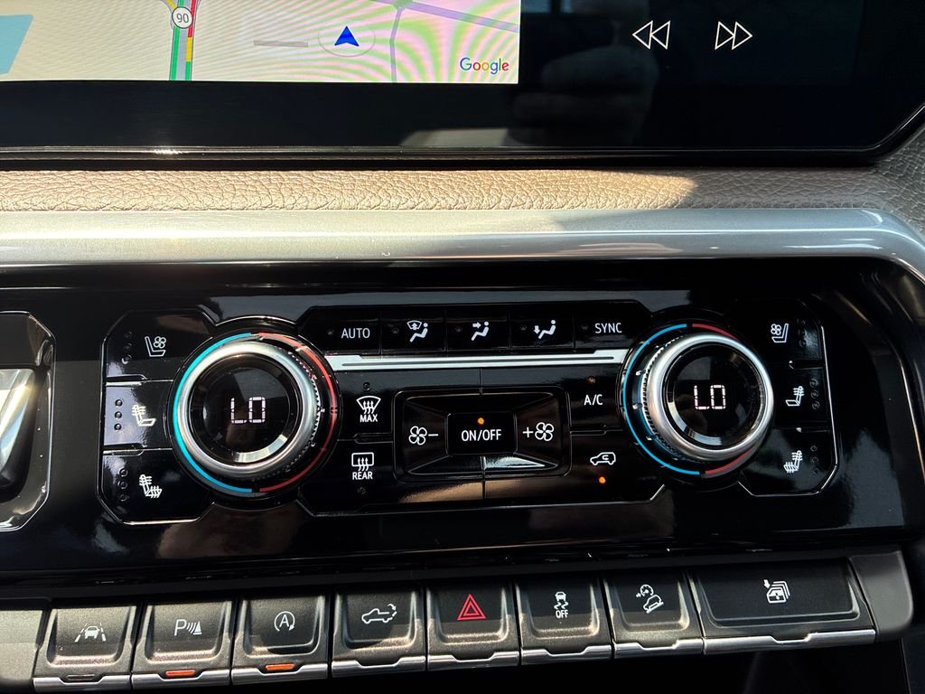 Used 2023 White GMC Denali image 17