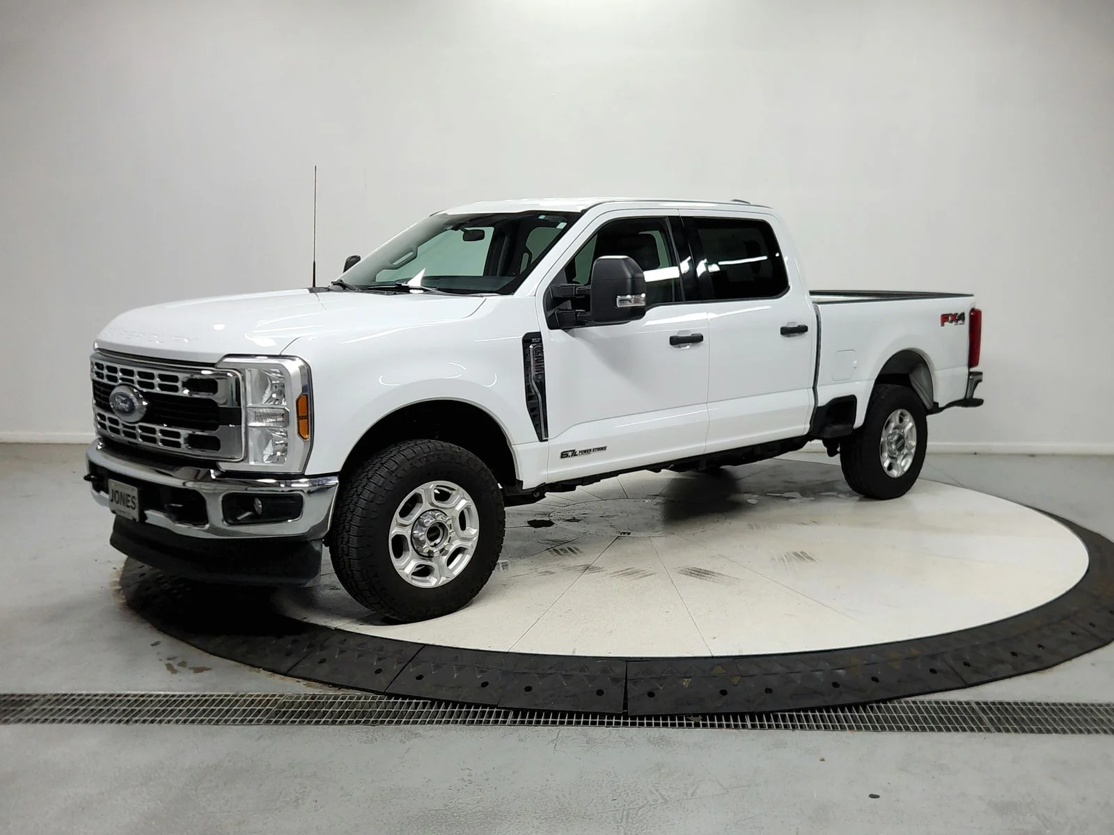 Used 2025 Oxford White Ford XLT image 4