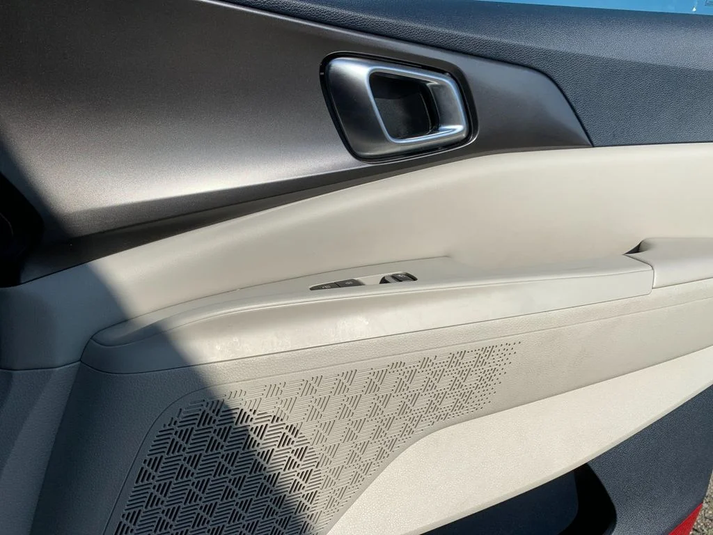 Used 2025 White Kia SX image 22