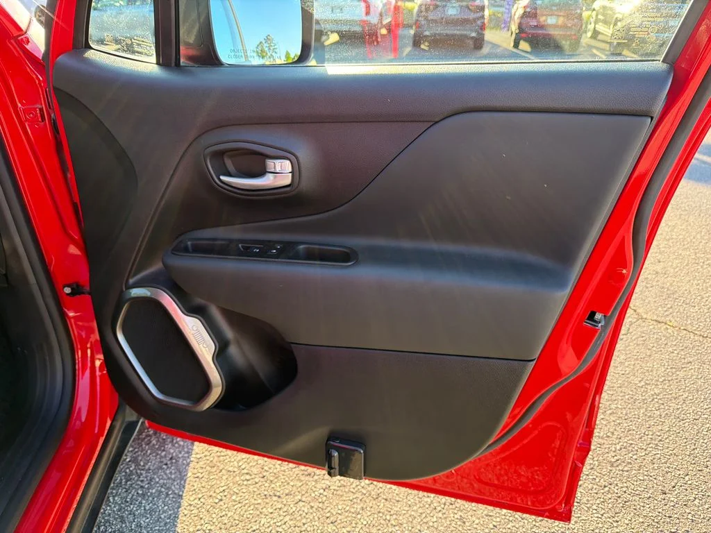 Used 2023 Red Jeep Latitude image 14