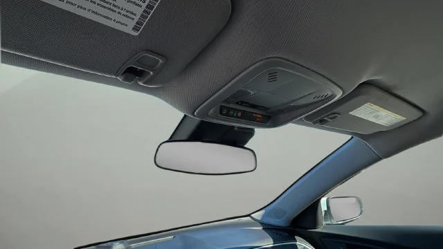 Used 2025 White Chevrolet LT image 27