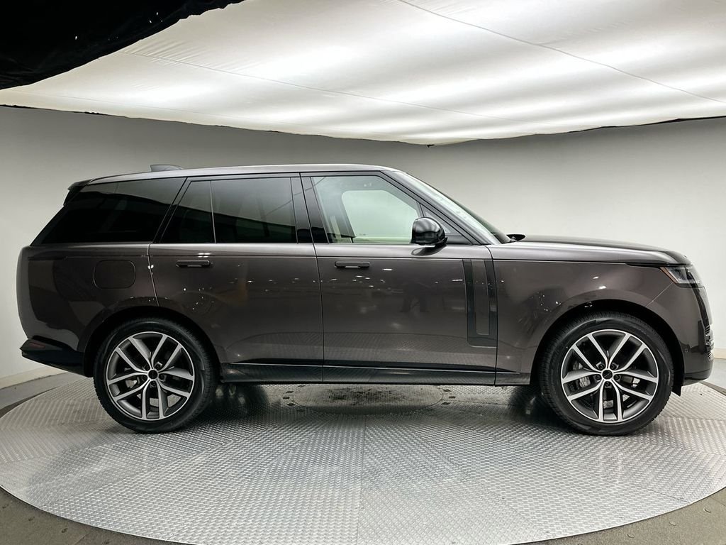 New 2026 Charente Grey Land Rover SE image 4