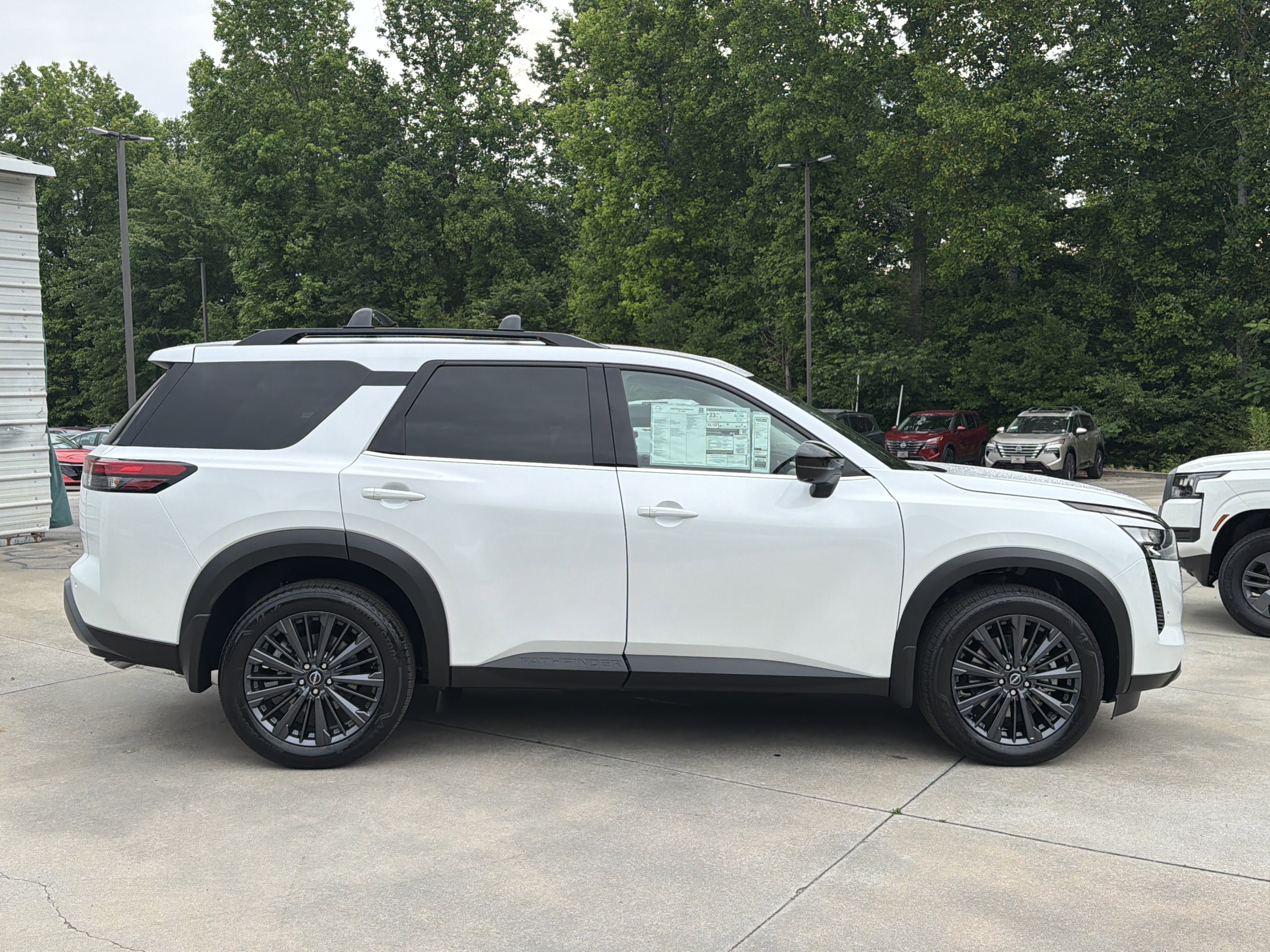 New 2026 Everest White Pearl Tricoat Nissan SL image 9