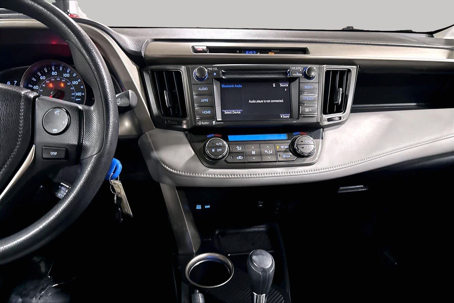 Used 2015 Classic Silver Metallic Toyota XLE image 7