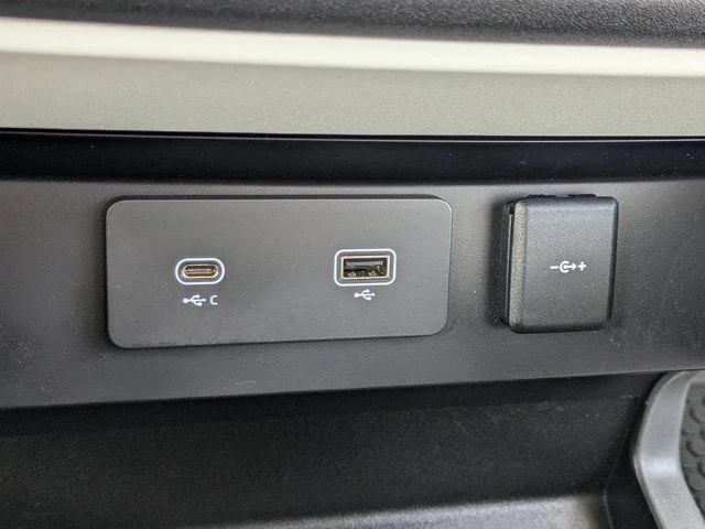 Used 2023 Fuji White Land Rover First Edition image 29