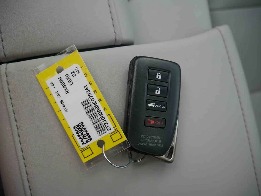 Used 2022 White Lexus 450h image 35