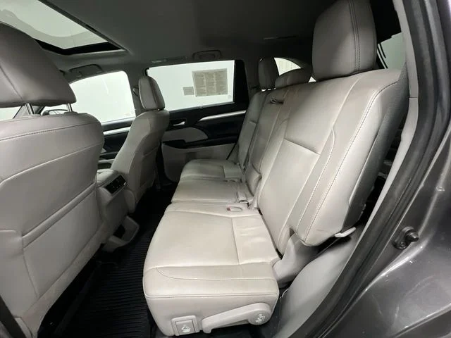 Used 2018 Gray Toyota XLE image 26