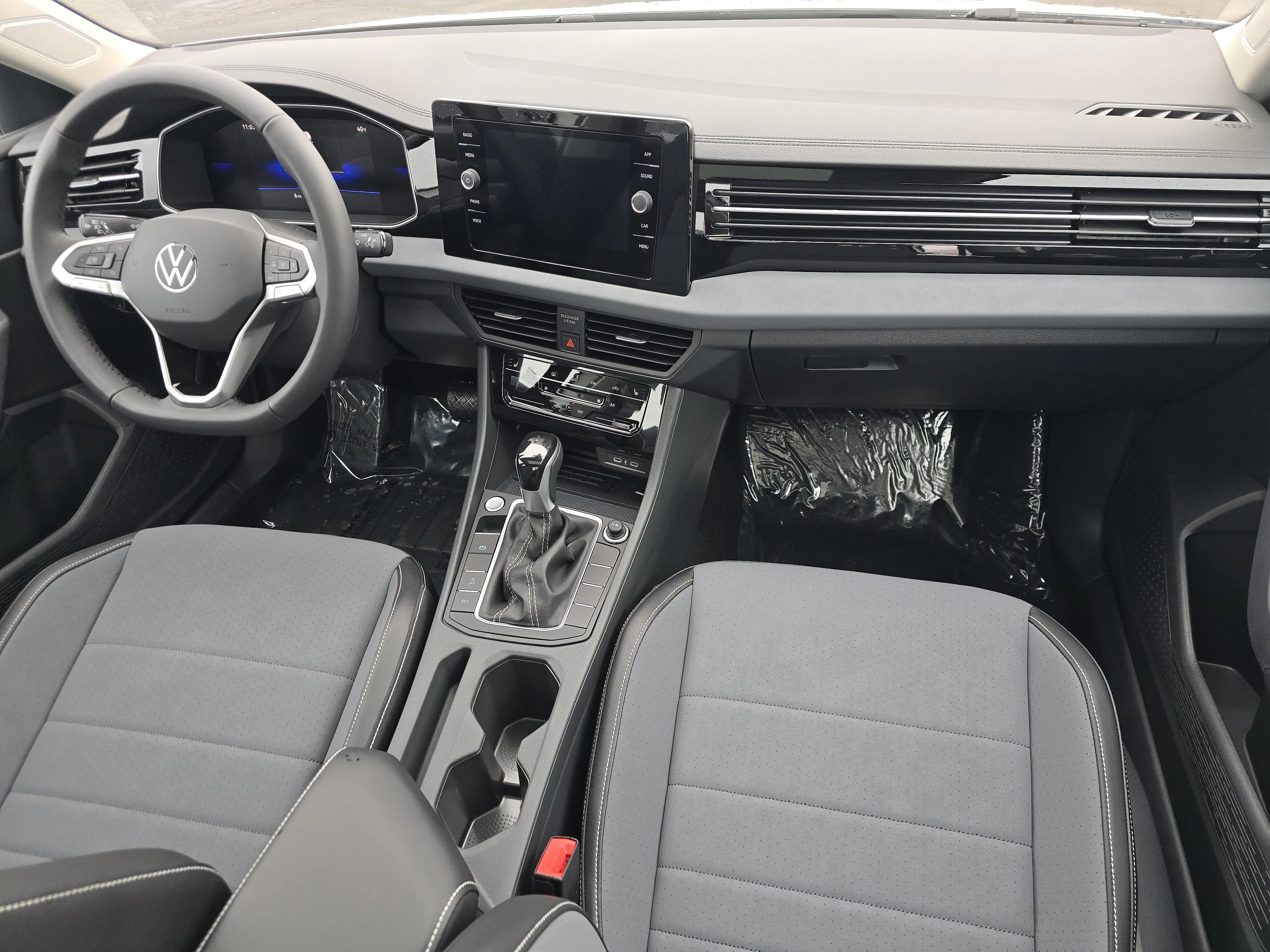 New 2026 Opal White Pearl Volkswagen SE image 17