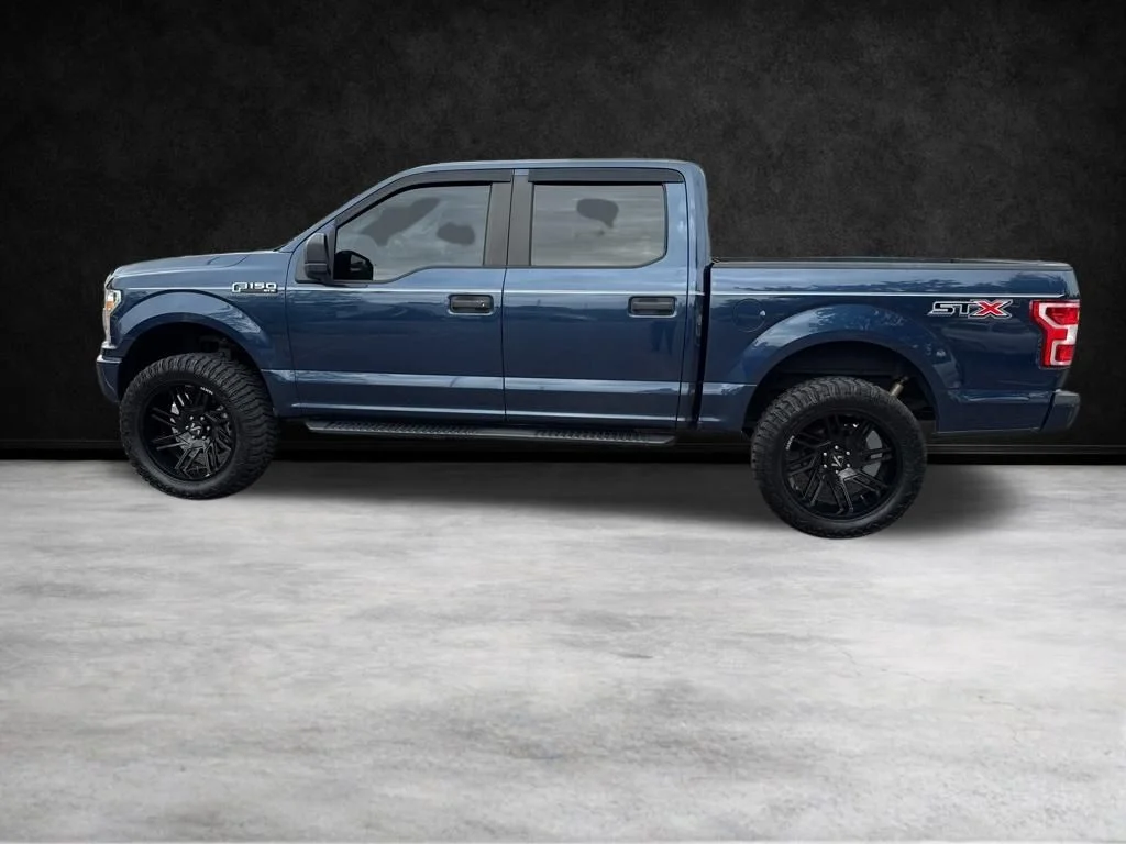 Used 2018 Blue Ford XL image 9