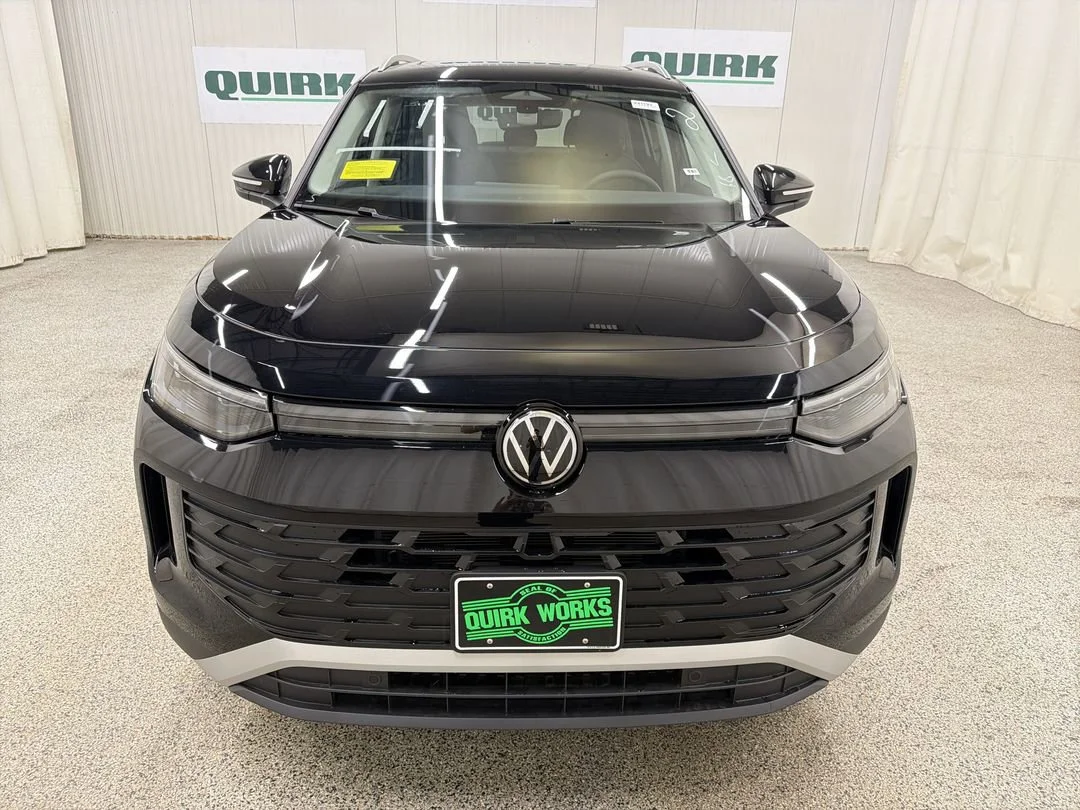 New 2026 Deep Black Pearl Volkswagen SE image 2