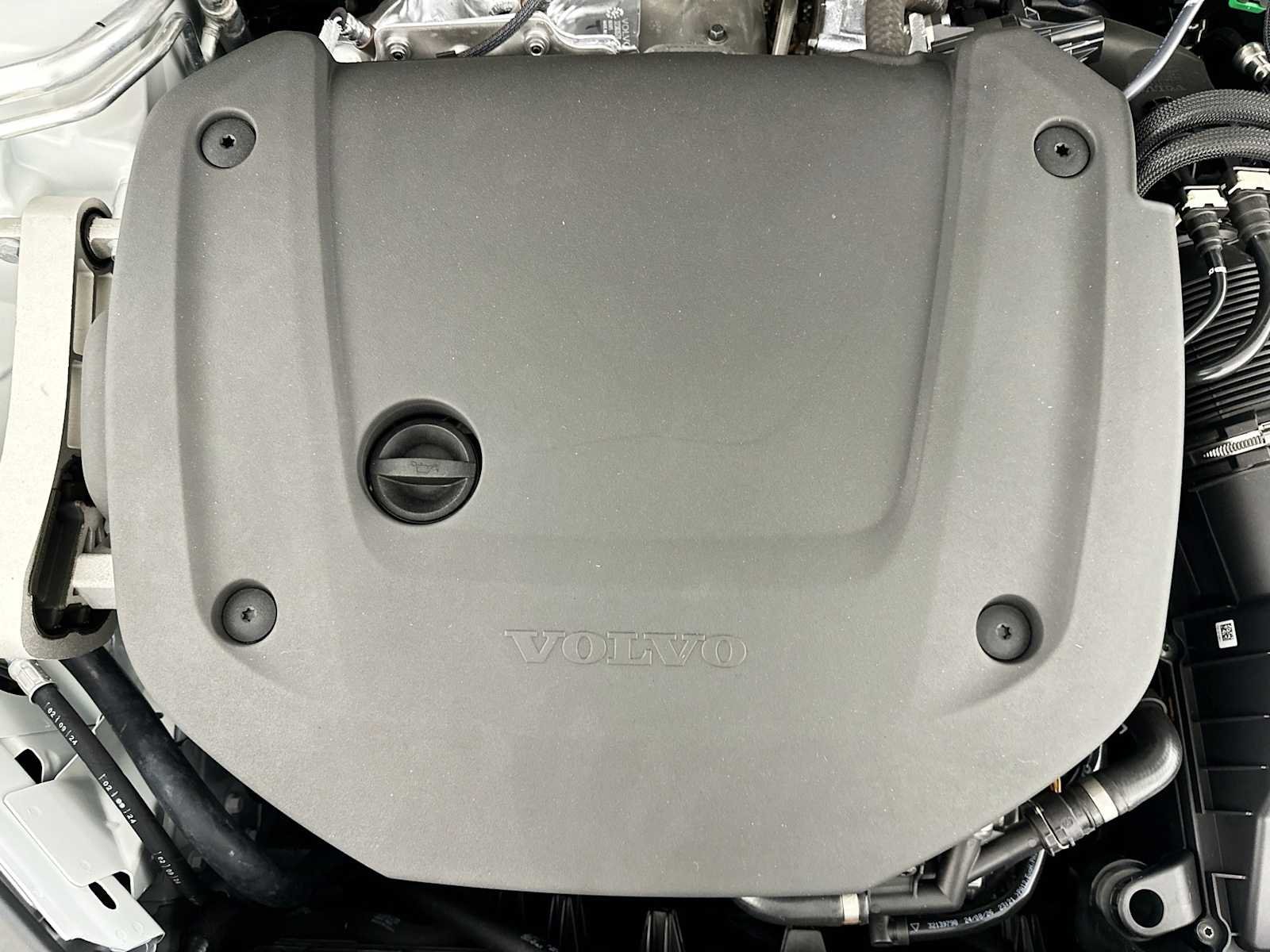 Certified Used 2025 Crystal White Volvo Plus image 27