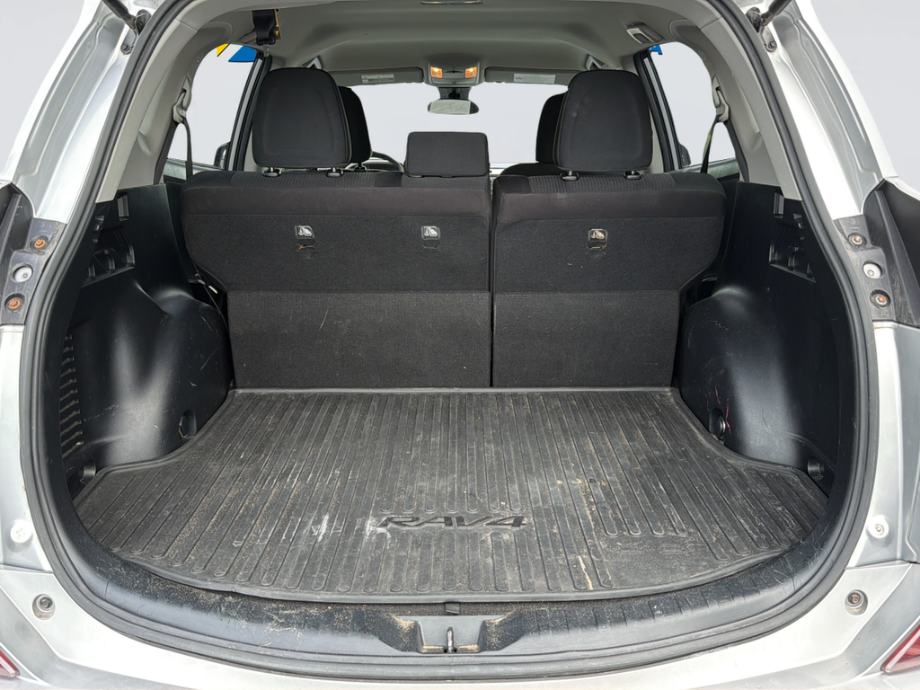 Used 2018 Silver Toyota LE image 31