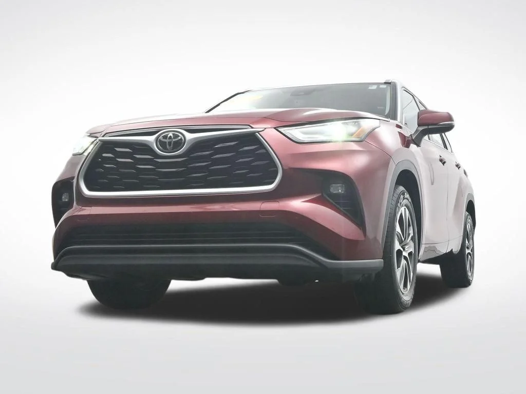 Certified Used 2021 Ruby Flare Pearl Toyota XLE image 40
