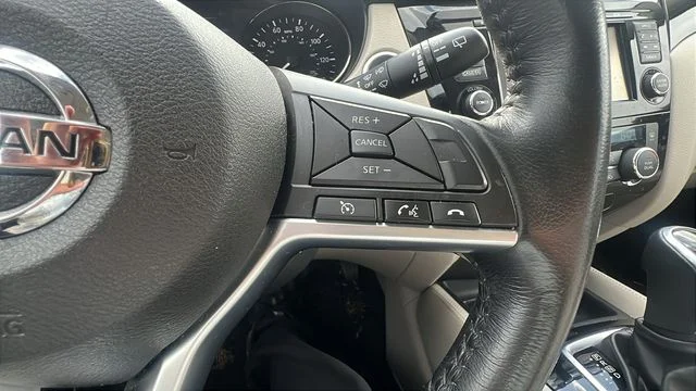 Used 2017 Blue Nissan SL image 30