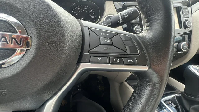 Used 2017 Blue Nissan SL image 30