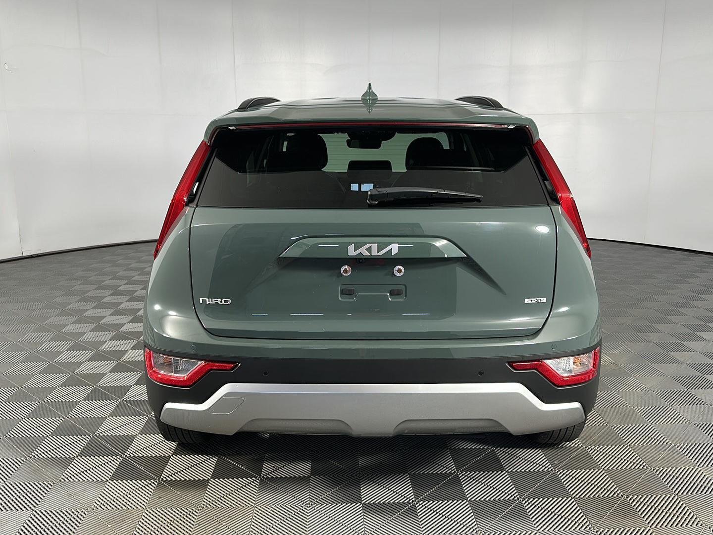 Used 2023 Cityscape Green Kia EX image 20
