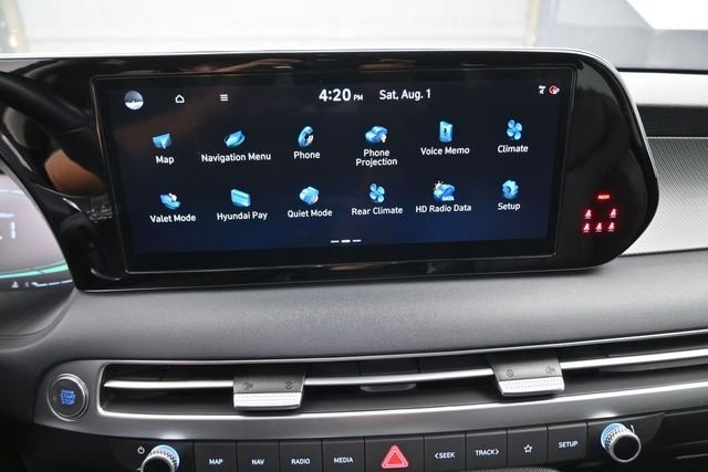 Used 2025 White Hyundai SEL image 4