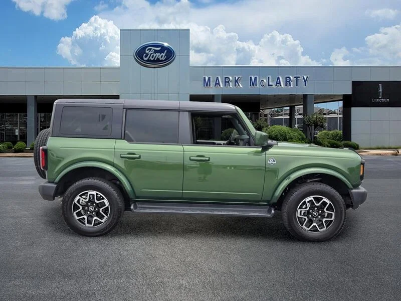 Used 2025 Green Metallic FORD OUTER BANKS 4 DOOR 4X4 image 6