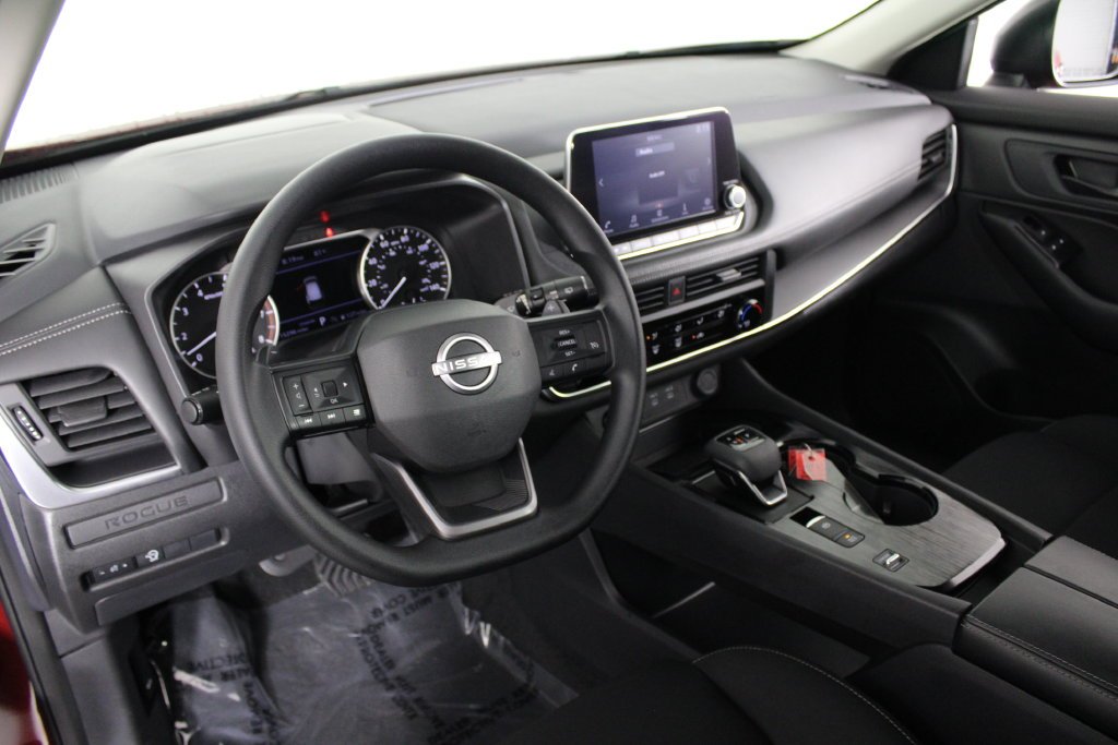 Used 2025 Red Nissan S image 17