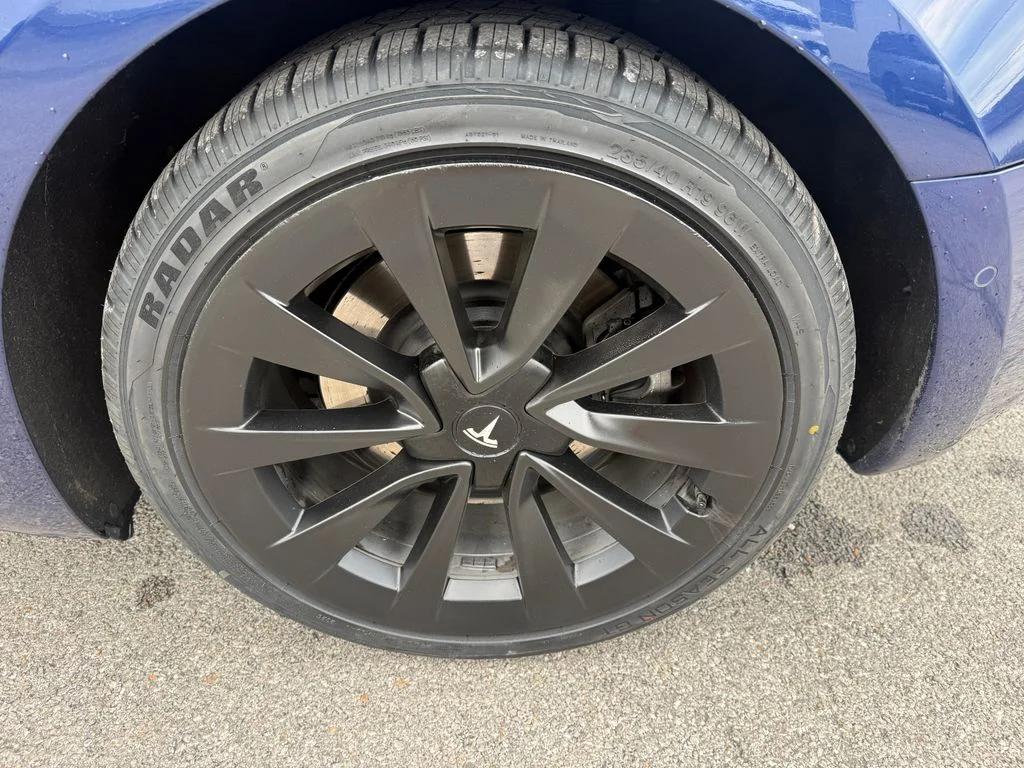 Used 2022  Tesla Base image 36