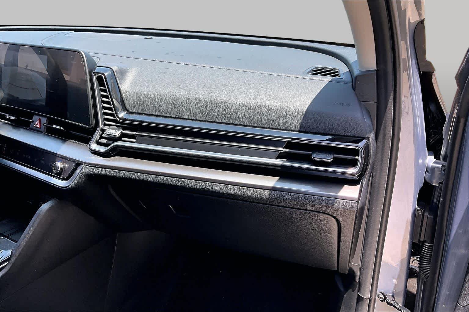 Used 2025 Everlasting Silver Kia EX image 19