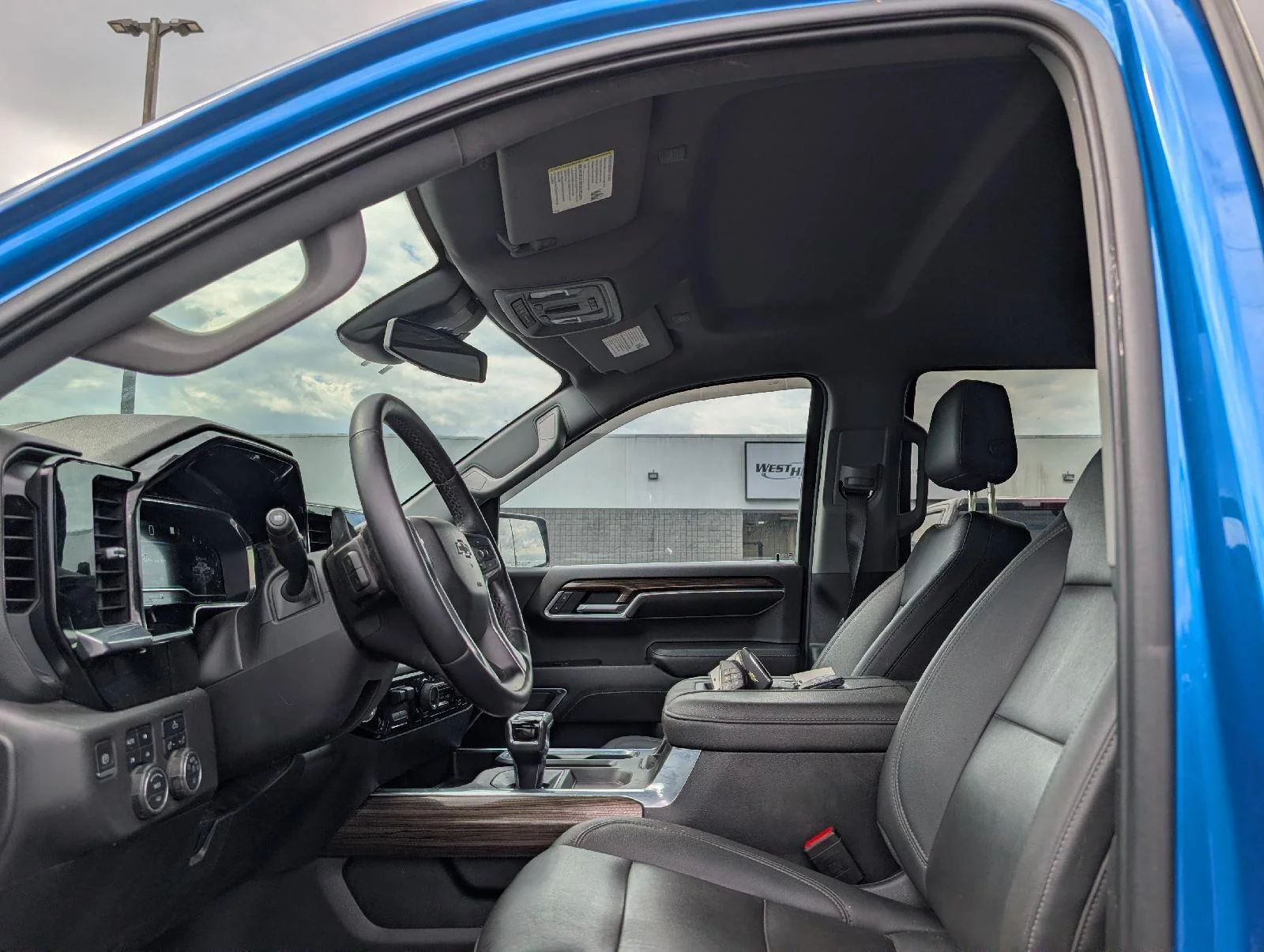 Used 2022  Chevrolet  image 12