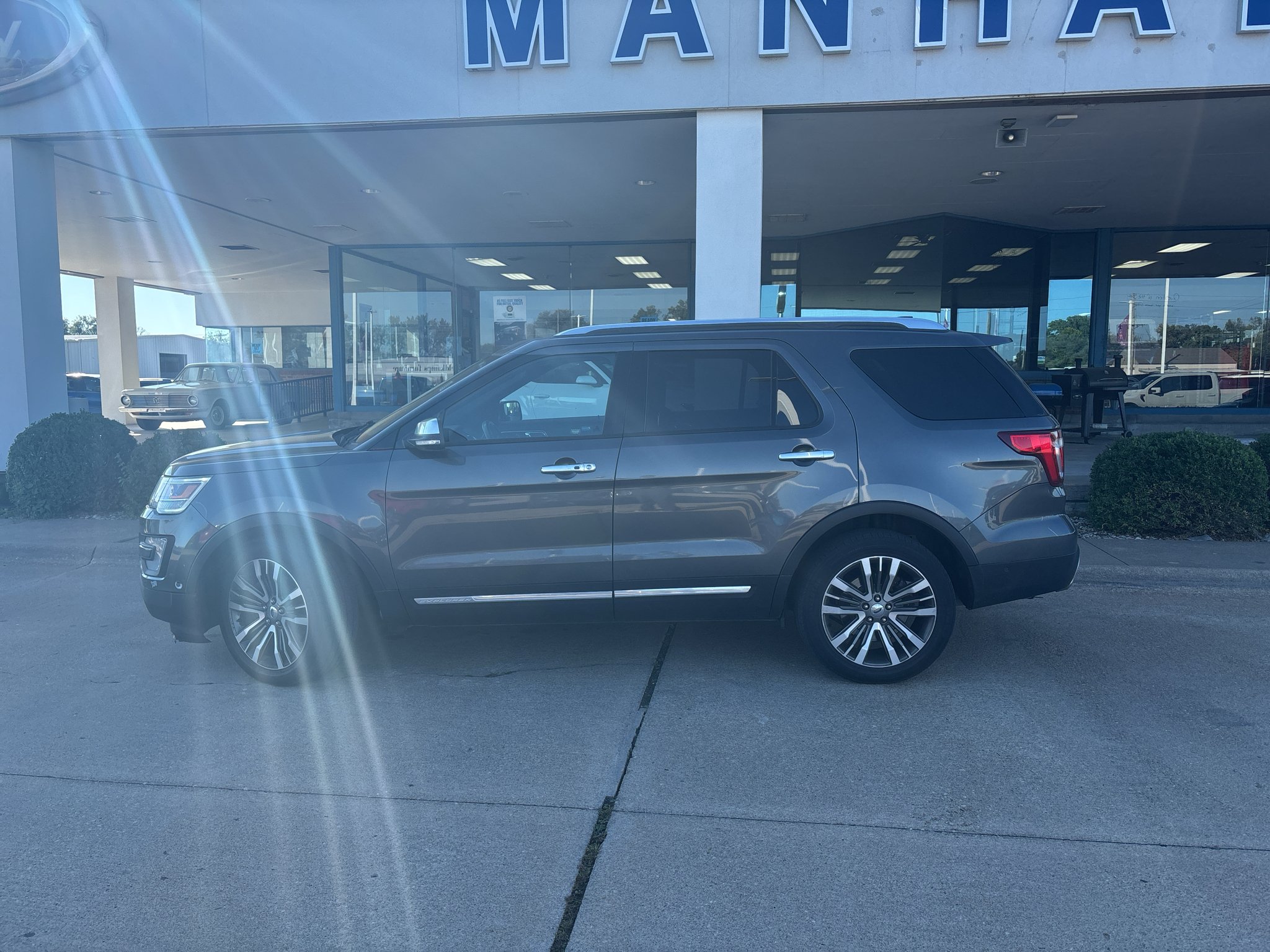 Used 2017 Magnetic Metallic Ford Platinum image 14