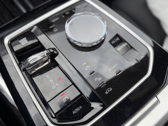 New 2025 Brooklyn Grey Metallic BMW 750e xDrive image 11