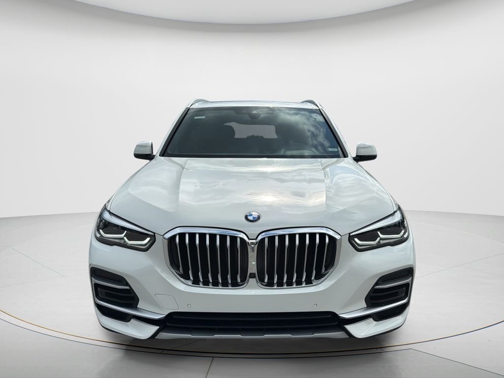 Certified Used 2023 Alpine White BMW sDrive40i image 7
