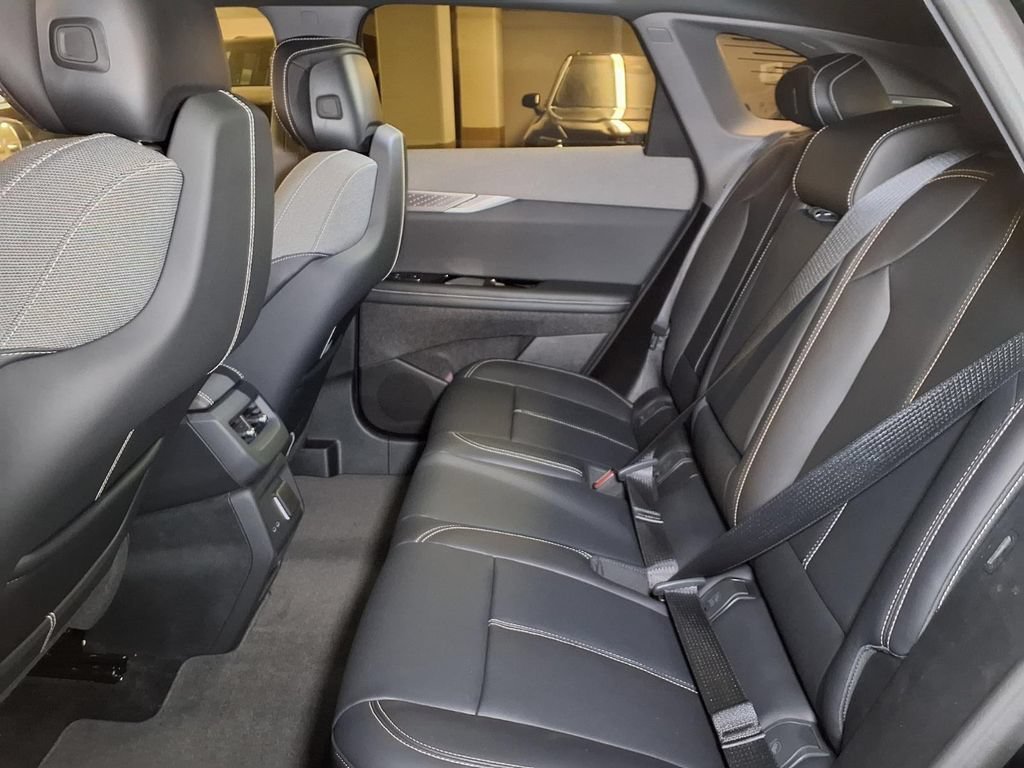 2027 Cadillac OPTIQ Luxury - Photo 12