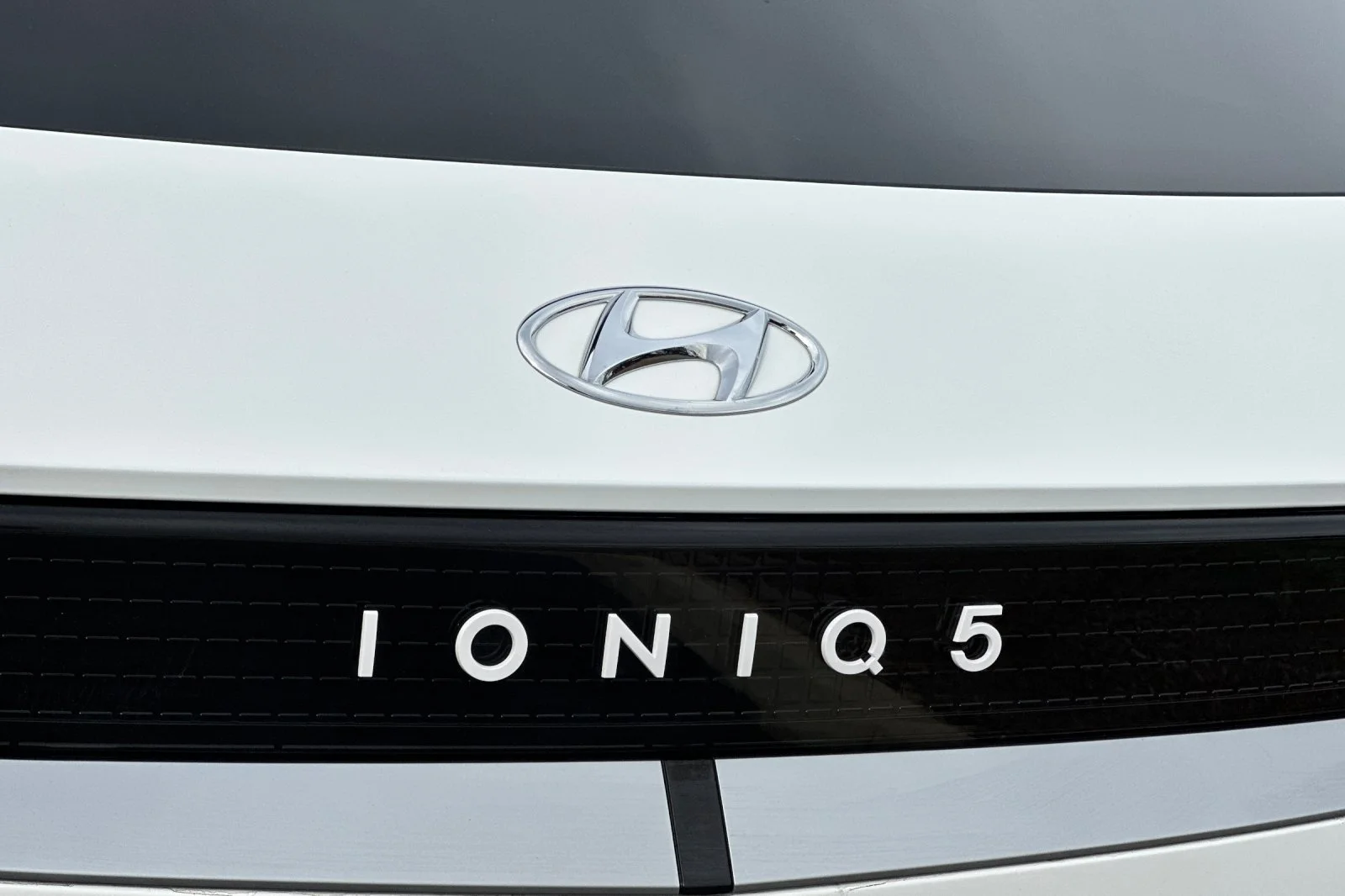 Used 2024 White Hyundai SEL image 31