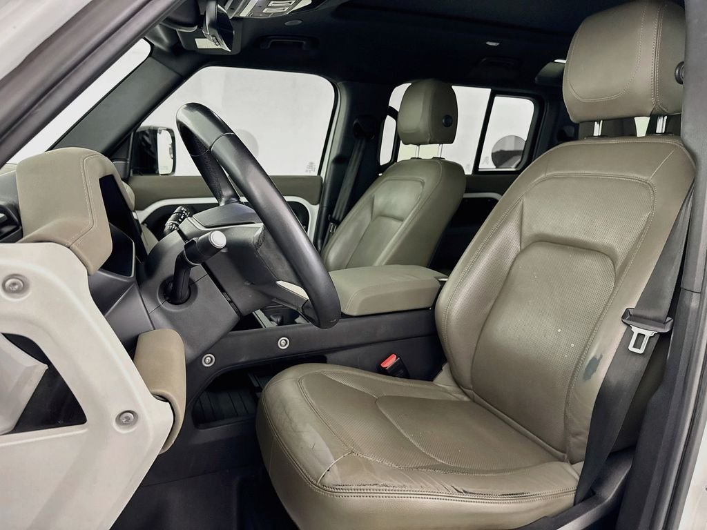 Used 2023 White Land Rover SE image 21