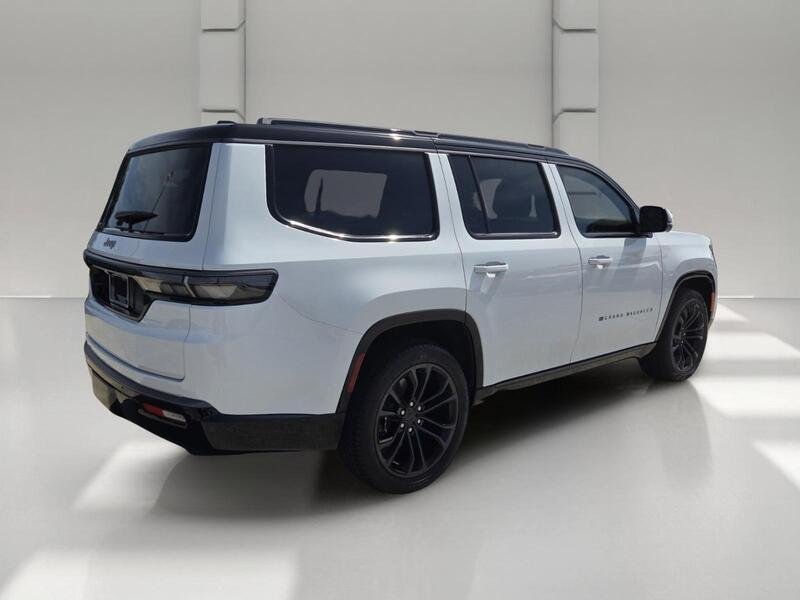New 2026 Bright White Clear-Coat Exterior Paint Jeep SUMMIT RESERVE 4X4 image 5
