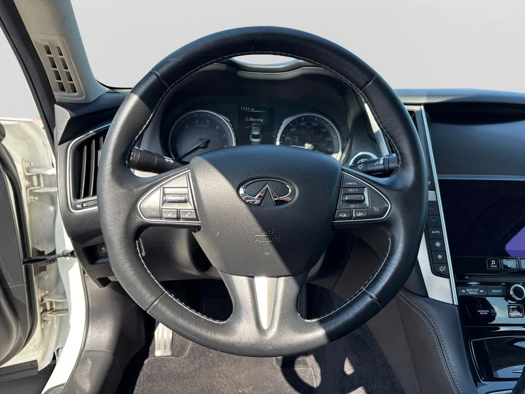 Used 2017 White INFINITI 3.0t Premium image 9