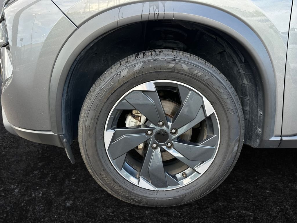 Used 2024 Gray Nissan SV image 27