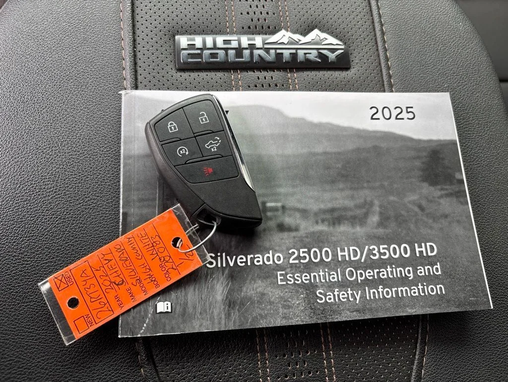 Used 2025 Pearl Chevrolet High Country image 11