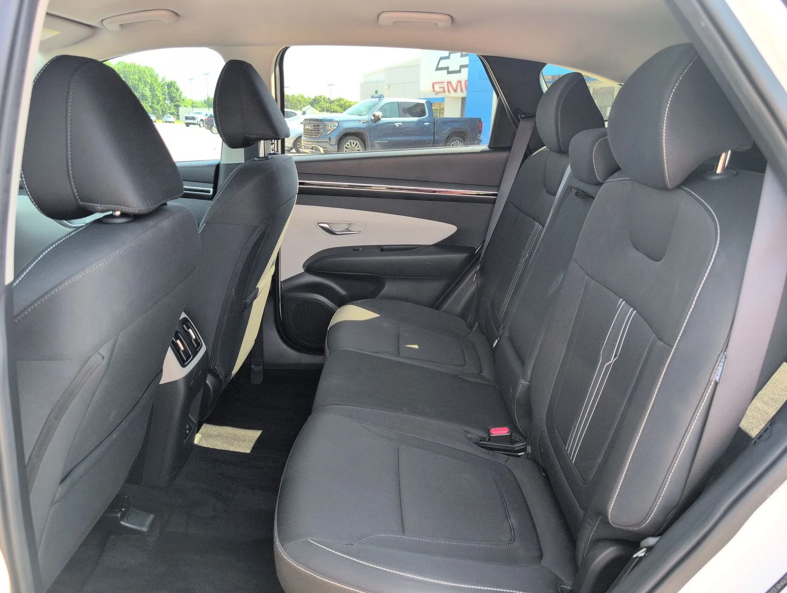 Used 2024 White Hyundai SEL image 33