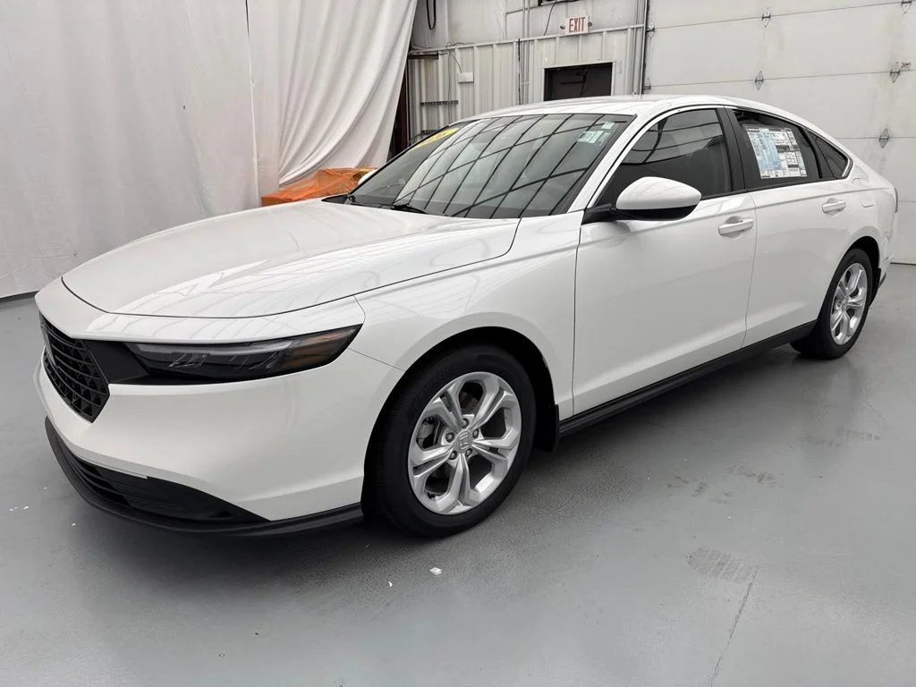 New 2026 Platinum White Pearl Honda LX image 3