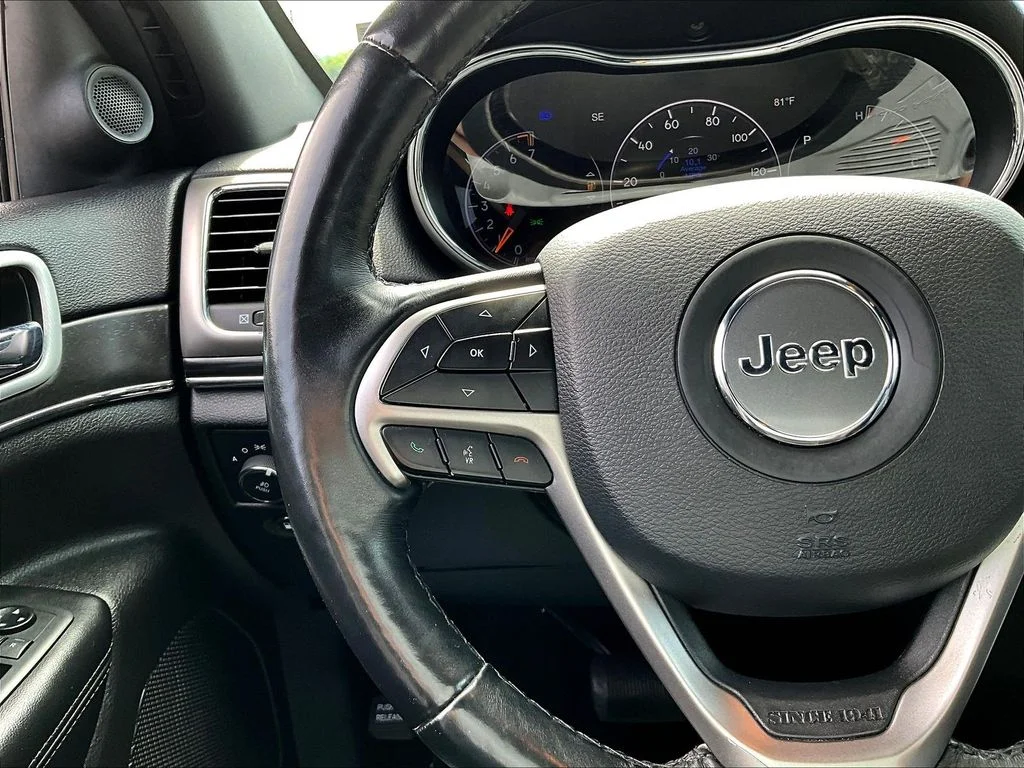 Used 2018 Crystal Metallic Jeep Limited image 13