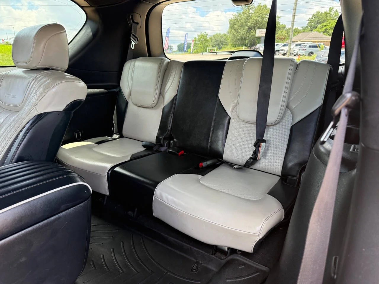 Used 2019 Black INFINITI Limited AWD 4dr SUV image 15