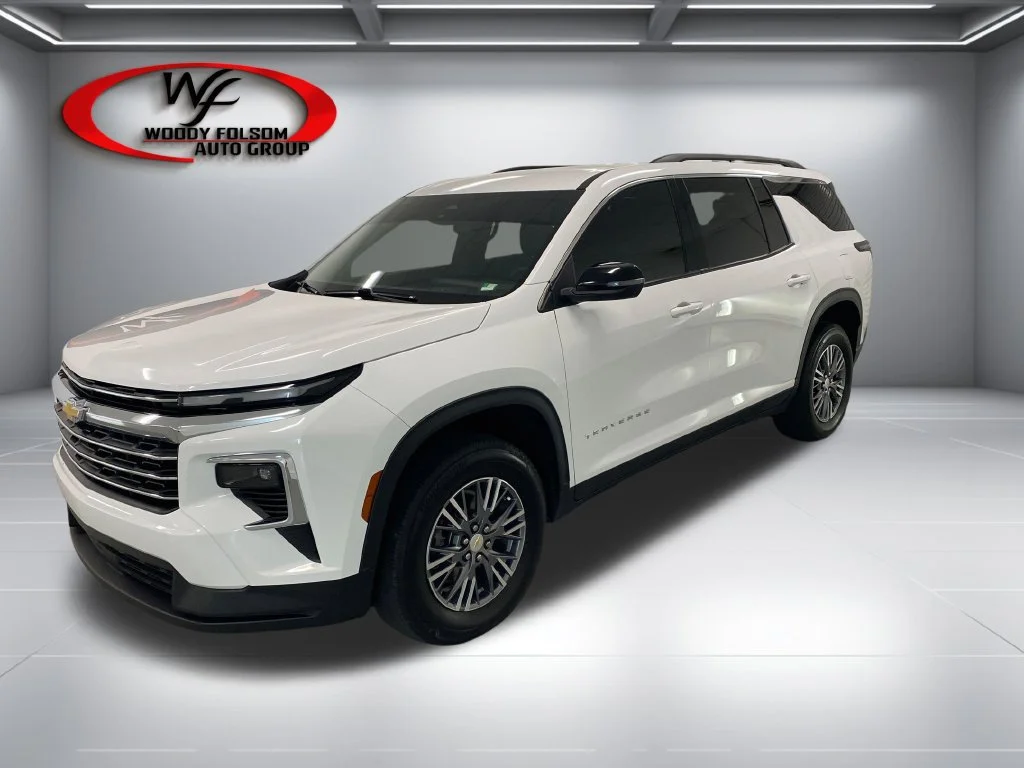 Used 2025 Summit White Chevrolet LT image 3