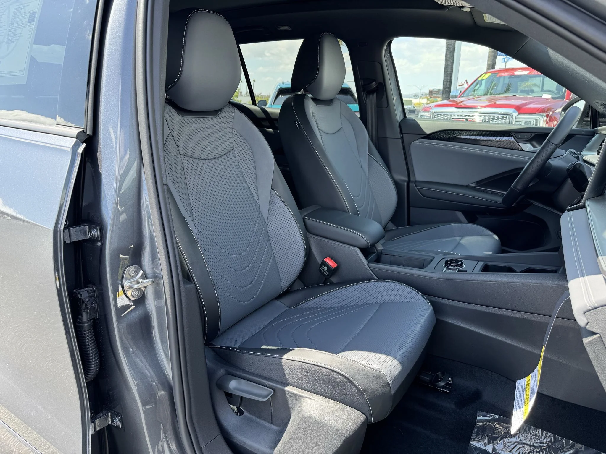 New 2026 Platinum Gray Metallic Volkswagen SE R-Line Black image 33