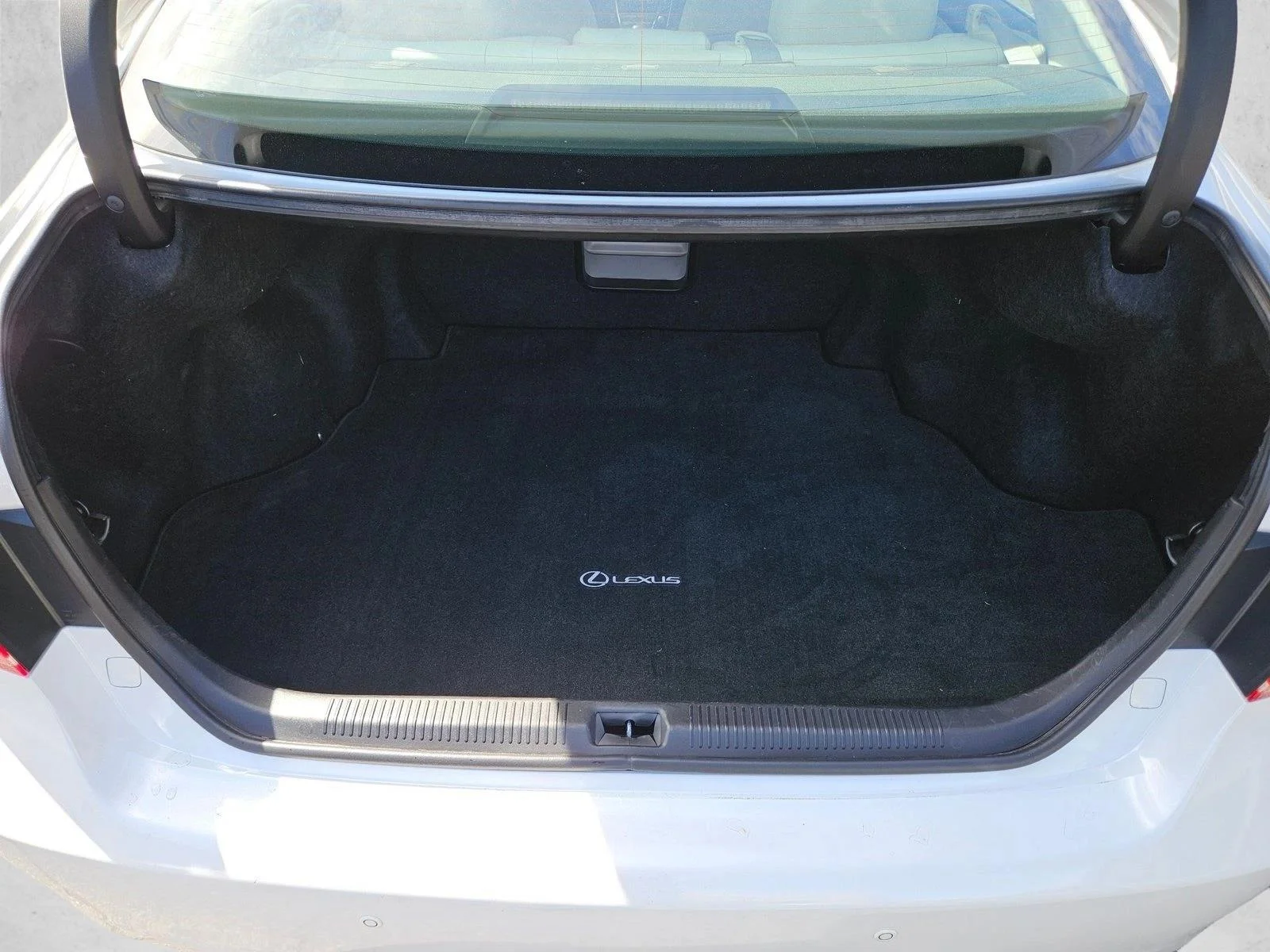 Used 2010 Starfire Pearl Lexus  image 7