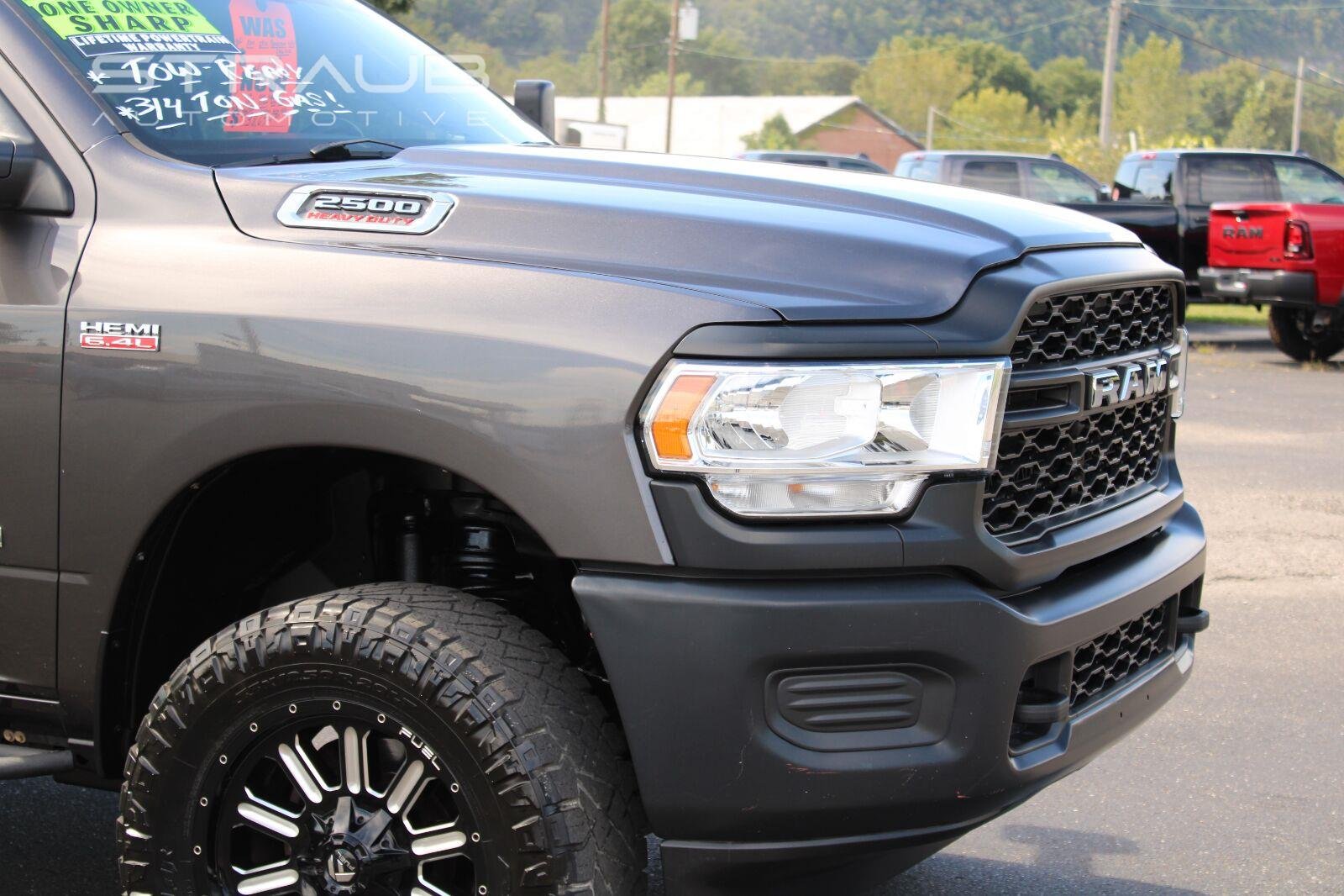 Used 2021 Granite Crystal Metallic Clearcoat Ram Tradesman image 10