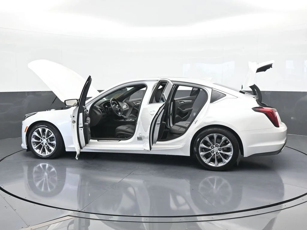 Used 2020 Crystal White Tricoat Cadillac Premium Luxury image 38
