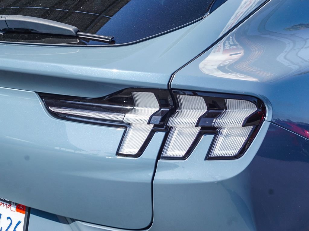 Used 2023 Vapor Blue Ford Premium image 8
