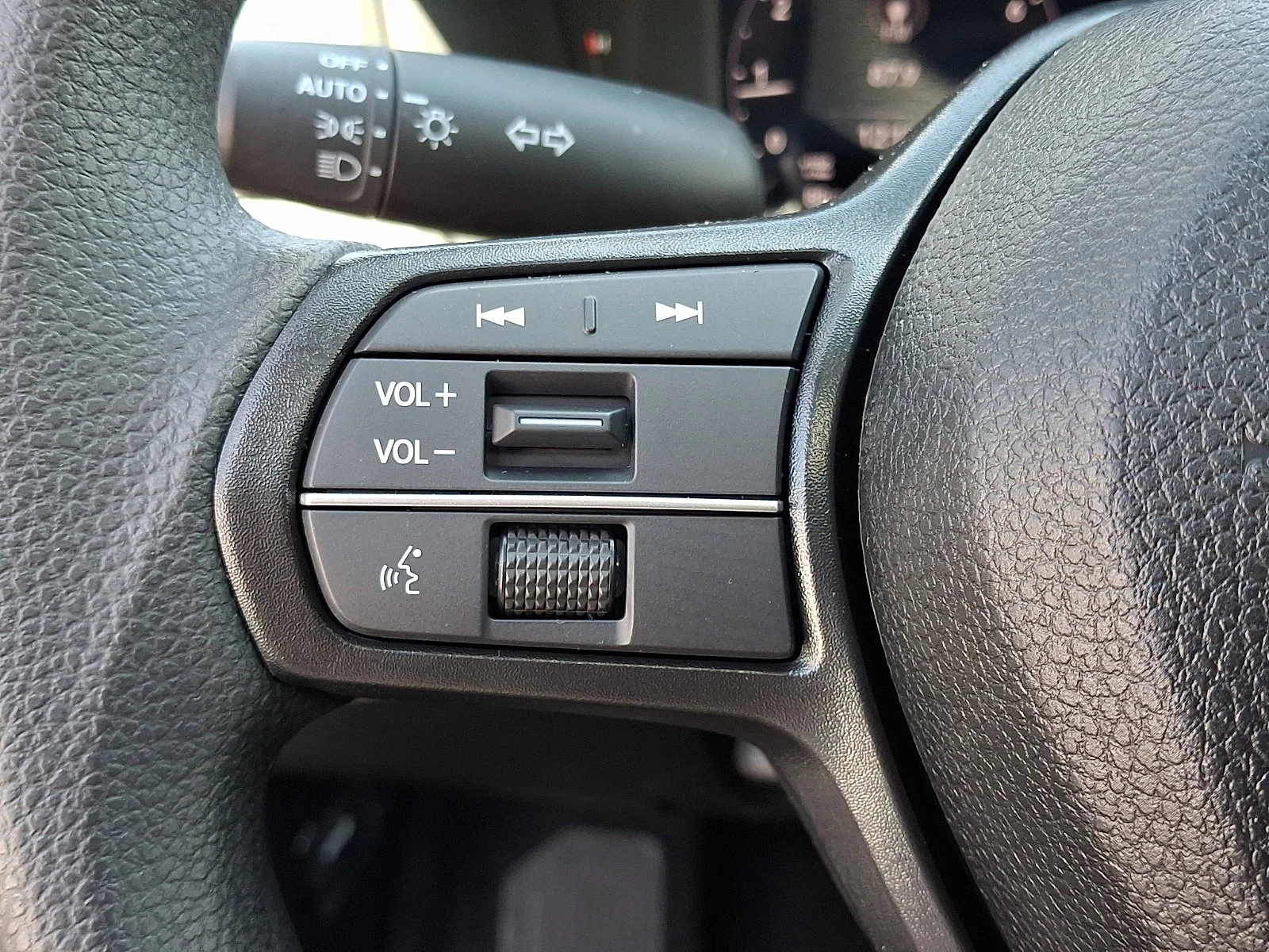 Used 2025 Platinum White Pearl Honda SE image 22